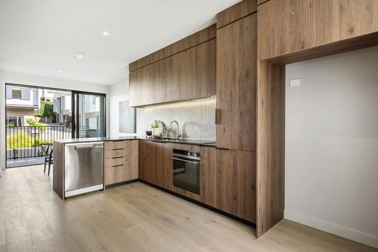 Photo of property in 7a Windlass Street, Long Bay, Auckland, 0630