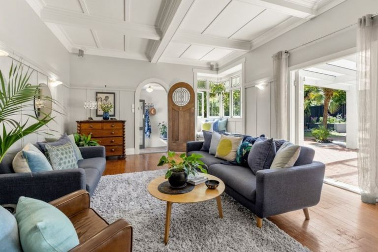 Photo of property in 21 Rattray Street, Devonport, Auckland, 0624