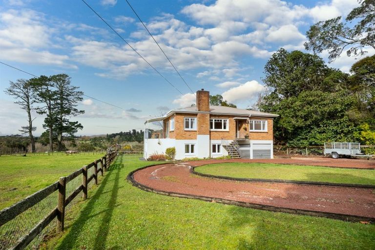 Photo of property in 141 Tawa Road, Kumeu, 0891