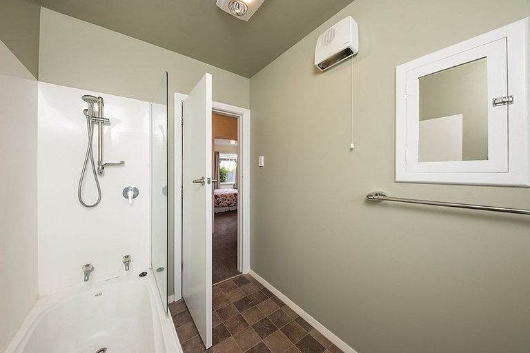 Photo of property in 2/16a Maidstone Road, Ilam, Christchurch, 8041