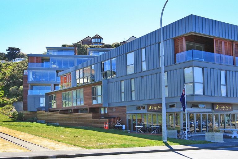 Photo of property in Patent 326 Apartments, 326 Evans Bay Parade, Hataitai, Wellington, 6021