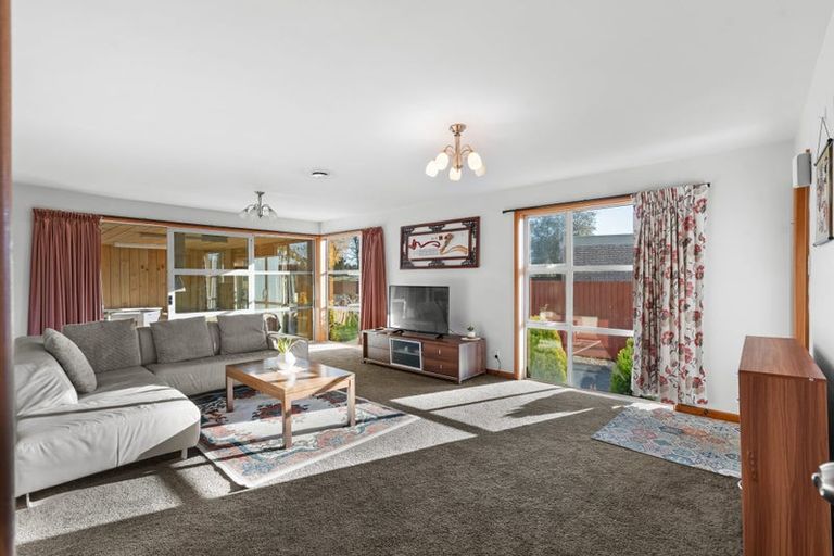 Photo of property in 424 Memorial Avenue, Burnside, Christchurch, 8053