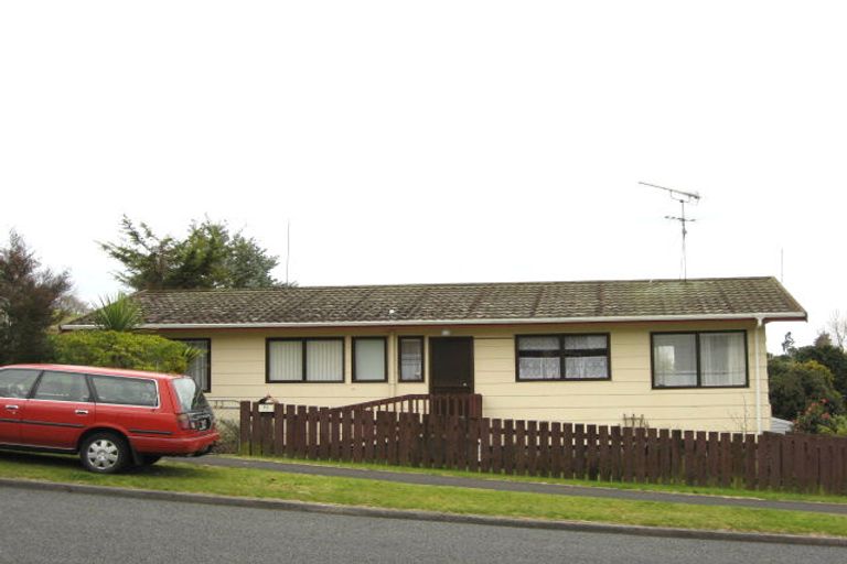 Photo of property in 33 Riversdale Drive, Merrilands, New Plymouth, 4312