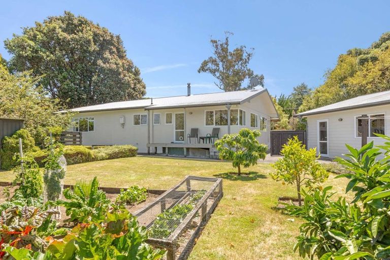 Photo of property in 18 Pickwick Road, Otamatea, Whanganui, 4571