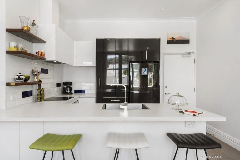 Photo of property in The Villas, 9/33 Hobson Street, Thorndon, Wellington, 6011