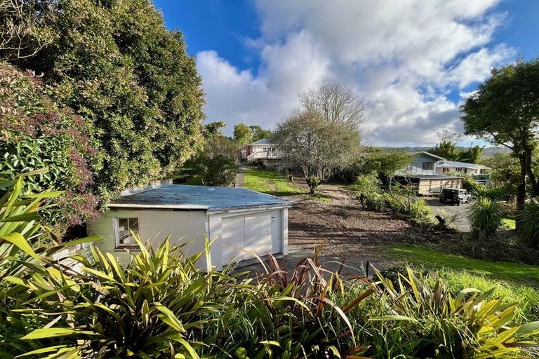 Photo of property in 15 Pine Avenue, Henderson, Auckland, 0612