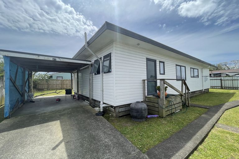 Photo of property in 2/5 Solveig Place, Randwick Park, Auckland, 2105