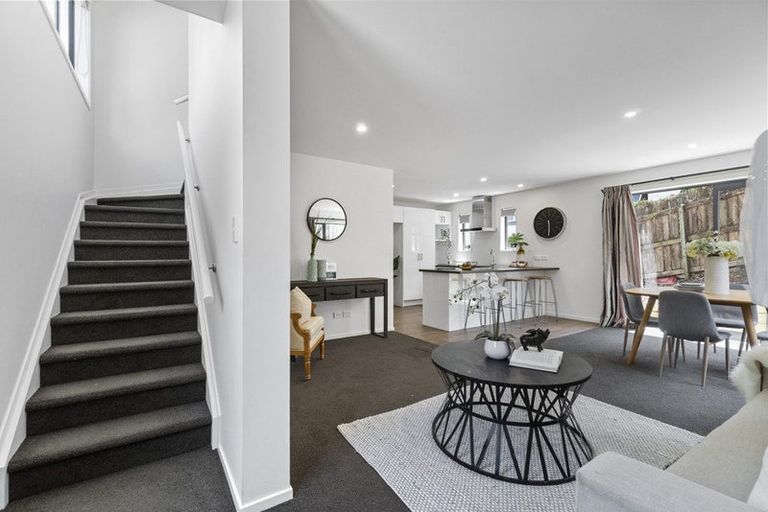 Photo of property in 548b Glenfield Road, Glenfield, Auckland, 0629