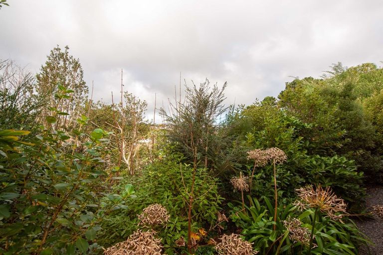 Photo of property in 16 Wantwood Grove, Churton Park, Wellington, 6037