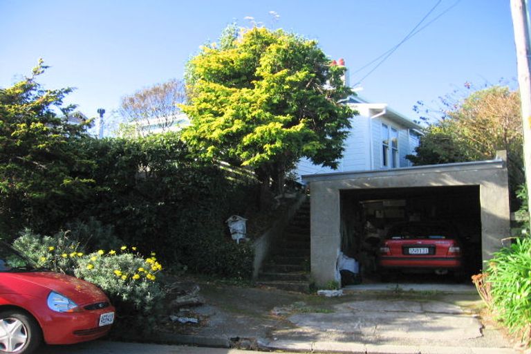 Photo of property in 4 Nevay Road, Karaka Bays, Wellington, 6022