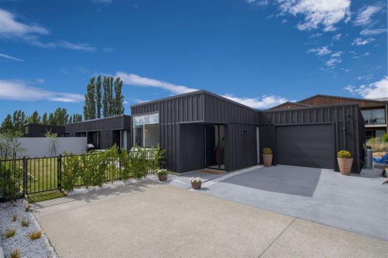 Photo of property in 7 Stackbrae Avenue, Wanaka, 9305