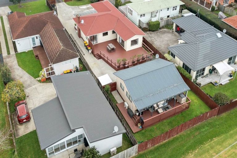 Photo of property in 14 Peachgrove Road, Te Atatu Peninsula, Auckland, 0610