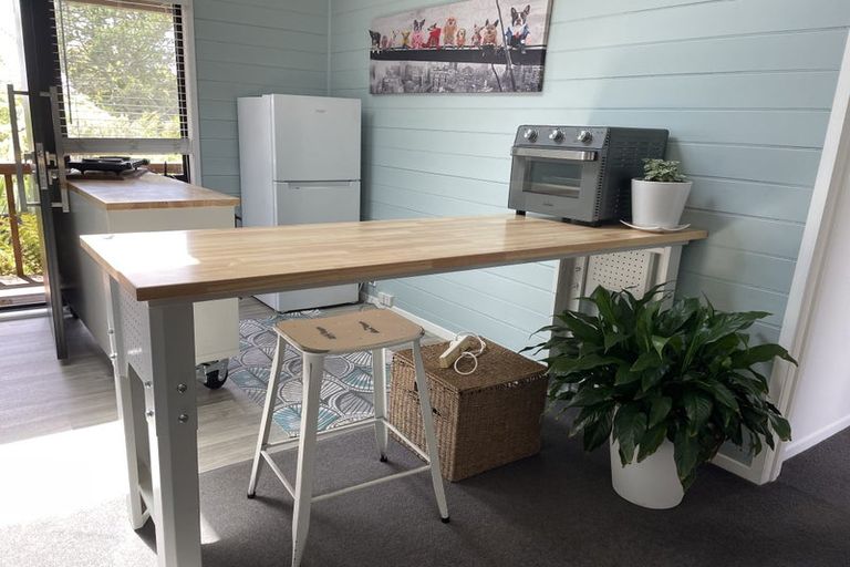 Photo of property in 1/41 Fairmount Road, Titirangi, Auckland, 0604