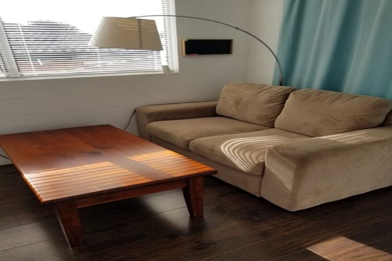 Photo of property in 1/40 Aberdeen Road, Campbells Bay, Auckland, 0620