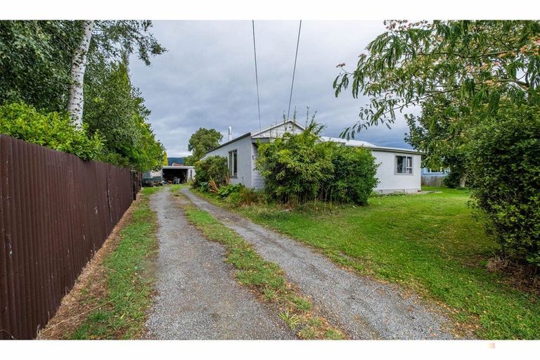 Photo of property in 35 Leonard Street, Waimate, 7924