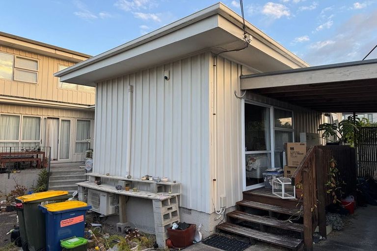 Photo of property in 83 Forrest Hill Road, Milford, Auckland, 0620