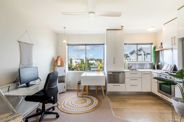 Photo of property in 1/72l Kitchener Road, Milford, Auckland, 0620