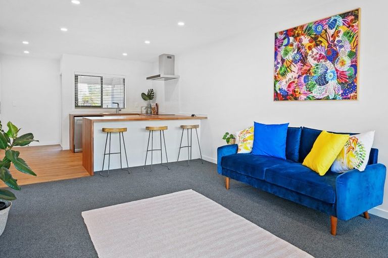 Photo of property in 2/71b Main Road, Redcliffs, Christchurch, 8081