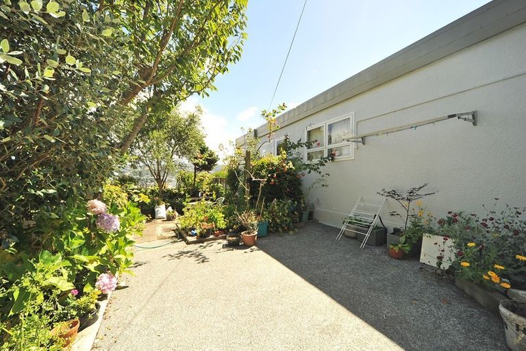 Photo of property in 53 Hawker Street, Mount Victoria, Wellington, 6011