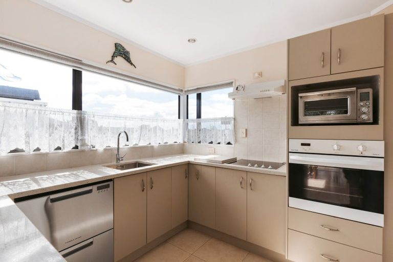 Photo of property in 76 Dalton Drive, Papamoa Beach, Papamoa, 3118