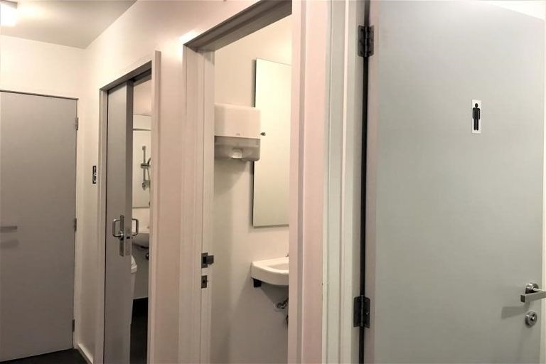 Photo of property in 33 Sale Street, Cockle Bay, Auckland, 2014