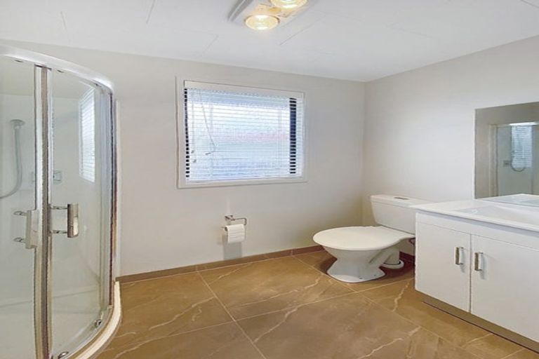 Photo of property in 18 Glen Close, Glen Eden, Auckland, 0602