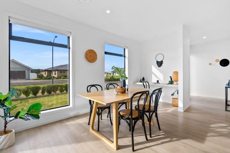 Photo of property in 20 Maturiki Drive, One Tree Point, 0118