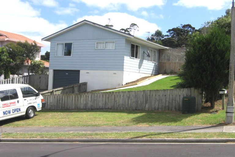 Photo of property in 2/39 Witheford Drive, Bayview, Auckland, 0629