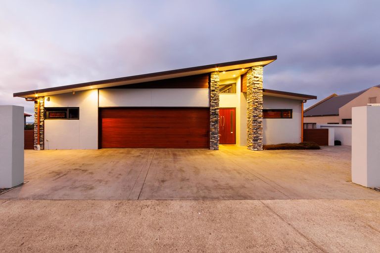 Photo of property in 51 Ruapehu Drive, Fitzherbert, Palmerston North, 4410