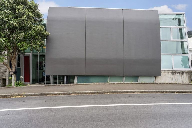 Photo of property in 3b Salmont Place, Kelburn, Wellington, 6012