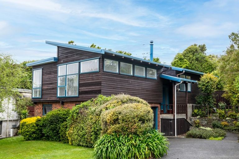 Photo of property in 72 Churton Drive, Churton Park, Wellington, 6037