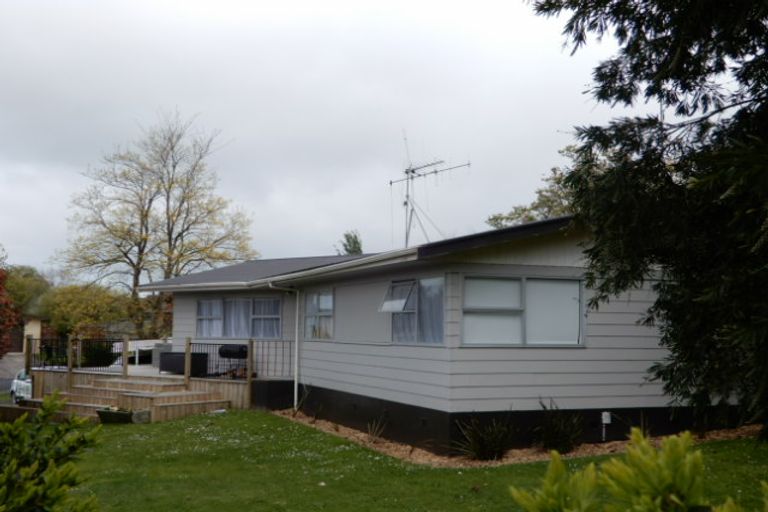 Photo of property in 1 Oxford Street, Tirau, 3410