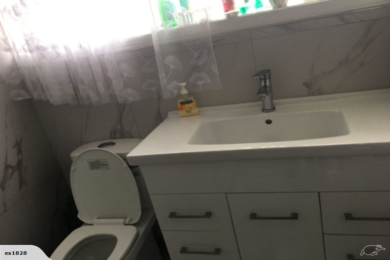 Photo of property in 2 Pandora Place, Pakuranga, Auckland, 2010