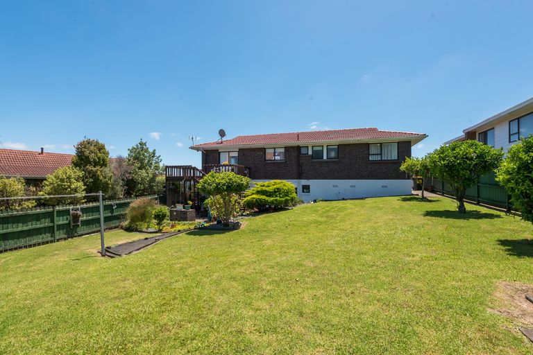 Photo of property in 14 Gwenand Place, Botany Downs, Auckland, 2010