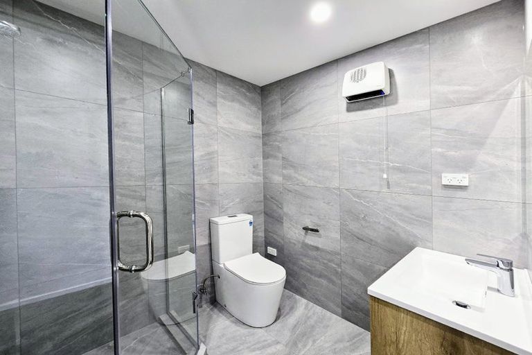 Photo of property in 7c Gulf Crest, Bucklands Beach, Auckland, 2012