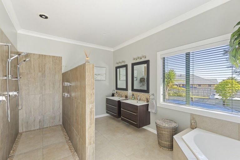 Photo of property in 128 Wairau Road, Oakura, 4314