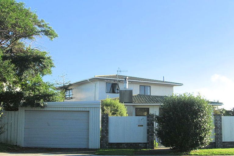 Photo of property in 33 Te Kupe Road, Paraparaumu Beach, Paraparaumu, 5032