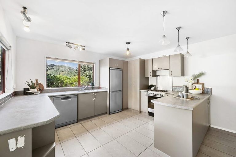 Photo of property in 29a Cave Road, Houghton Bay, Wellington, 6023