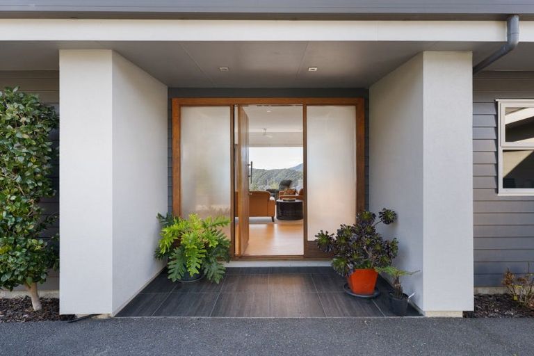 Photo of property in 33 Harbour View Heights, Picton, 7220