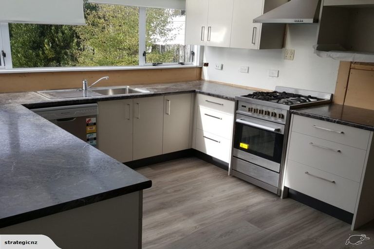 Photo of property in 37 Redwood Avenue, Tawa, Wellington, 5028