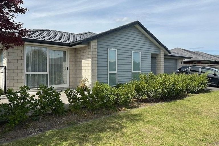 Photo of property in 11 Raynor Crescent, Pyes Pa, Tauranga, 3112