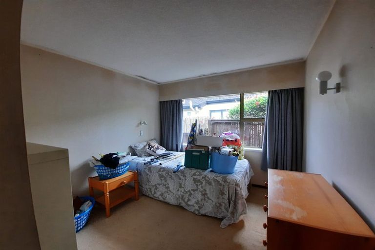 Photo of property in 2 Oleander Point, Farm Cove, Auckland, 2012