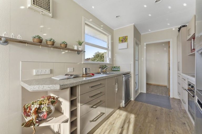 Photo of property in 43 Tararua Terrace, Cloverlea, Palmerston North, 4412