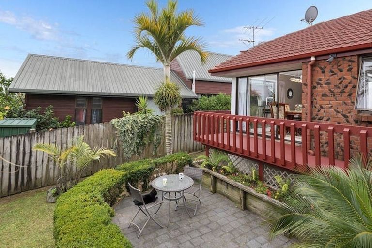 Photo of property in 32 Venus Place, Half Moon Bay, Auckland, 2012