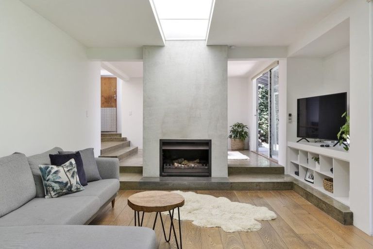 Photo of property in 81 Otitori Bay Road, Titirangi, Auckland, 0604