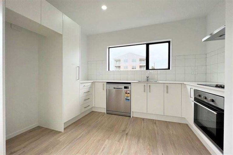Photo of property in 35 Eileen Newey Place, Henderson, Auckland, 0612