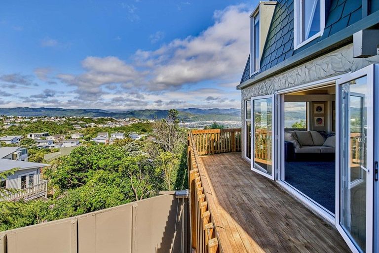 Photo of property in 33 Acacia Avenue, Maungaraki, Lower Hutt, 5010