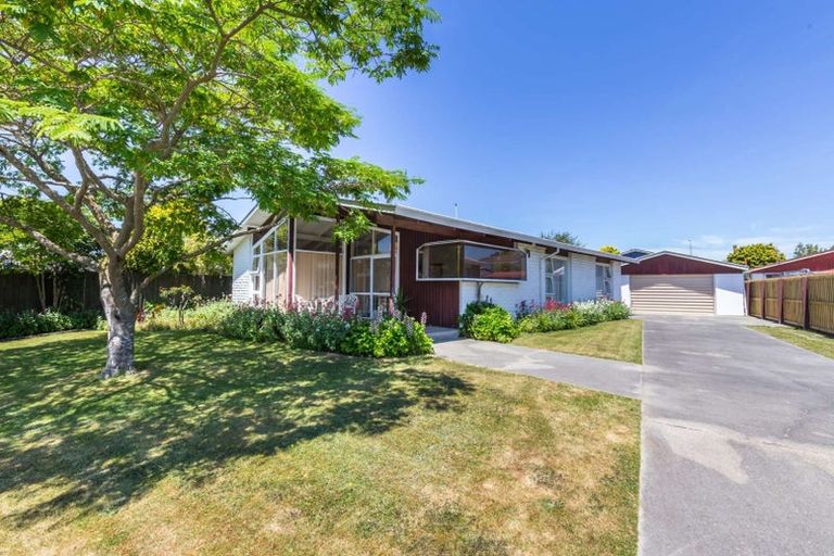 Photo of property in 25 Rosedale Place, Avonhead, Christchurch, 8042