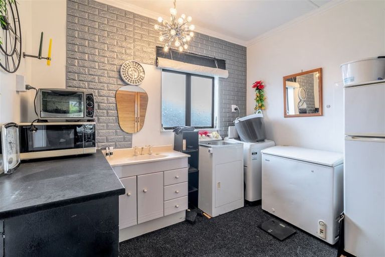 Photo of property in 16 Irving Street, Gore, 9710