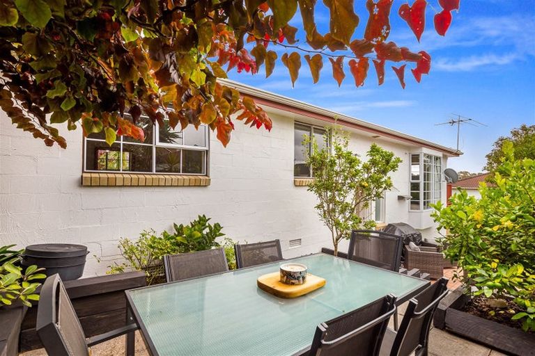 Photo of property in 4/26a Sunnynook Road, Sunnynook, Auckland, 0620